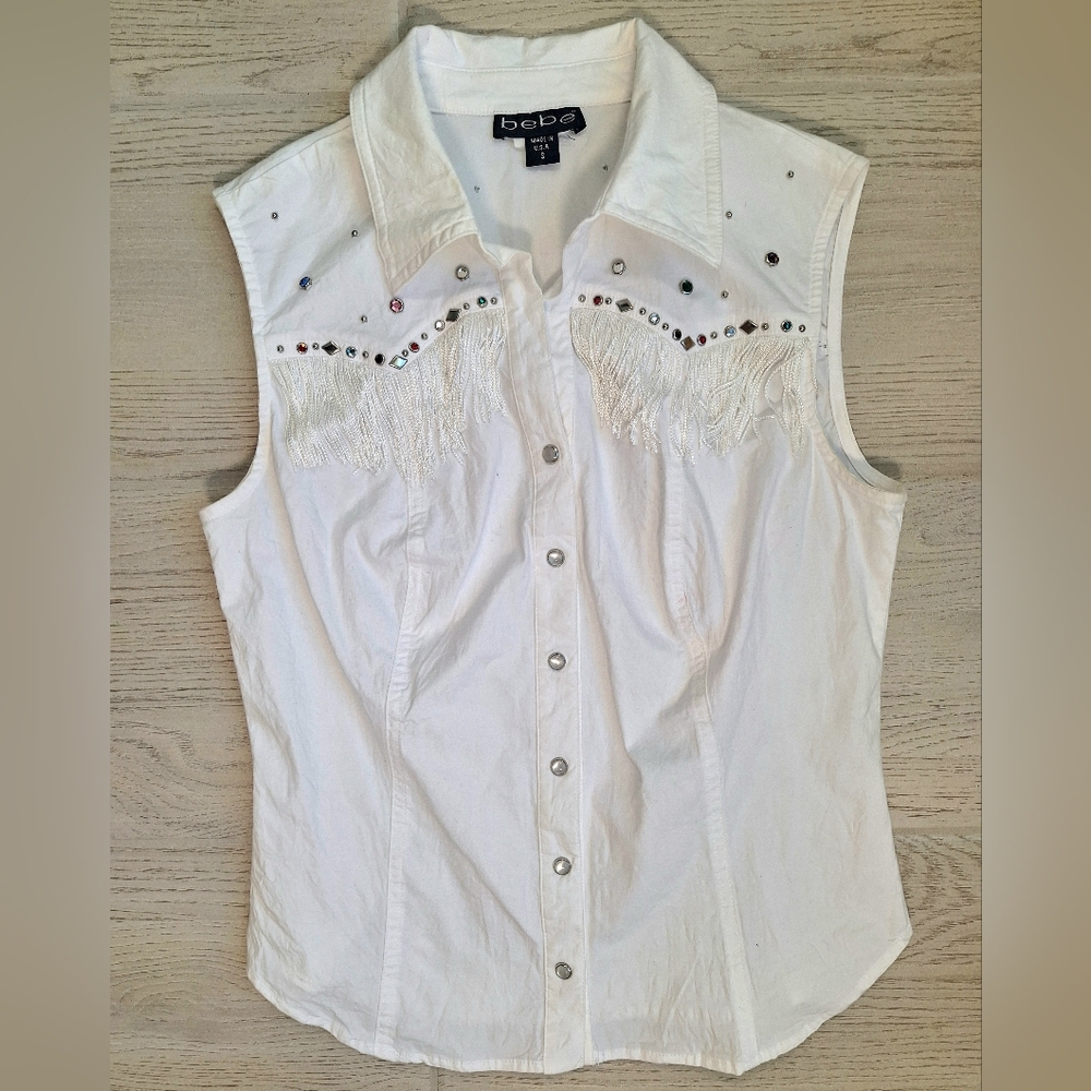 Bebe Women's White Fringe Embellished Sleeveless Pearl Snap Button Down Sz Small